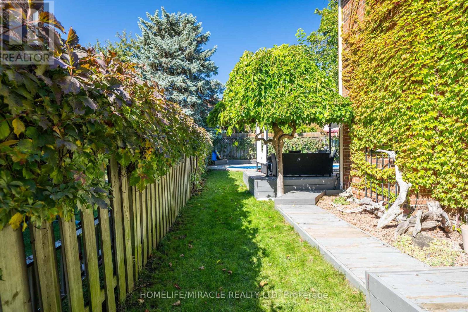 9 Iris Crescent, Brampton, Ontario  L6Z 3H8 - Photo 39 - W13833054