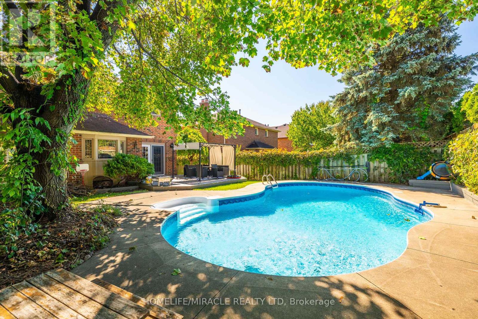 9 Iris Crescent, Brampton, Ontario  L6Z 3H8 - Photo 41 - W13833054