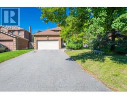 9 IRIS CRESCENT, Brampton, Ontario