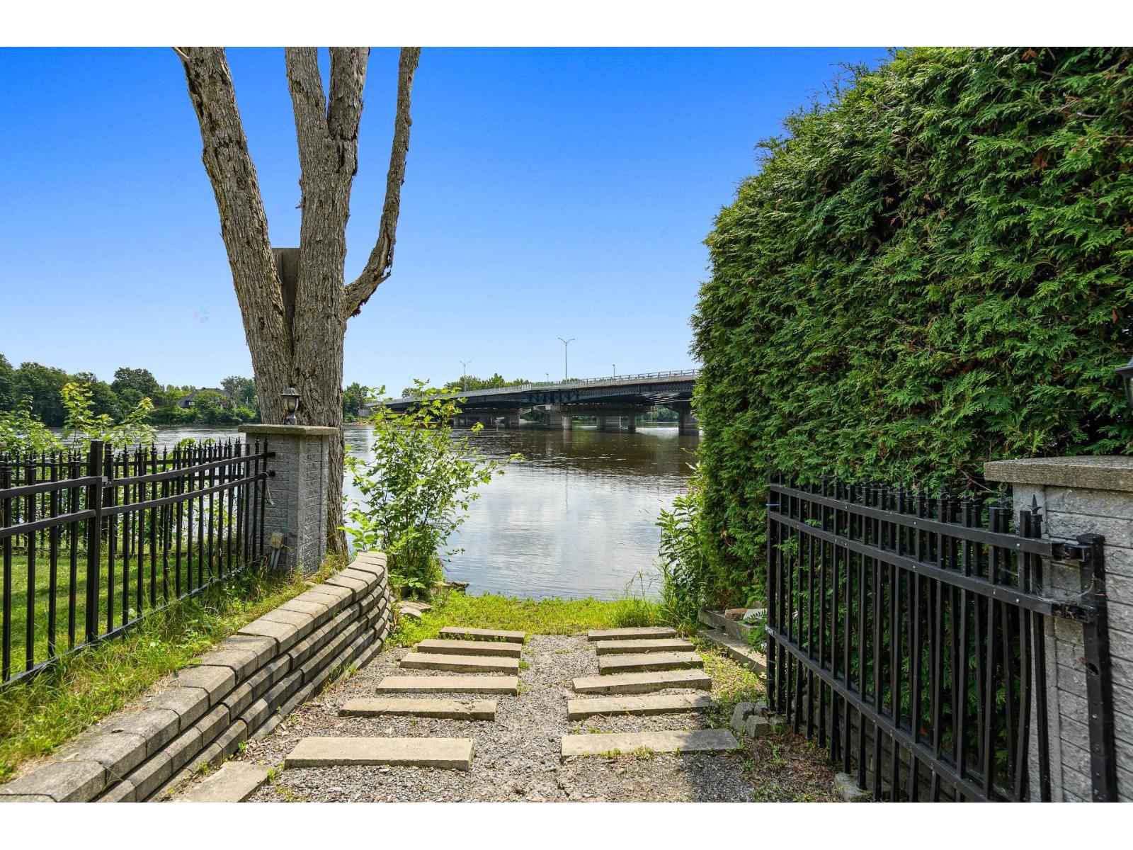 426 Rue Goyer Bois-des-Filion Quebec Canada J6Z1A4 5