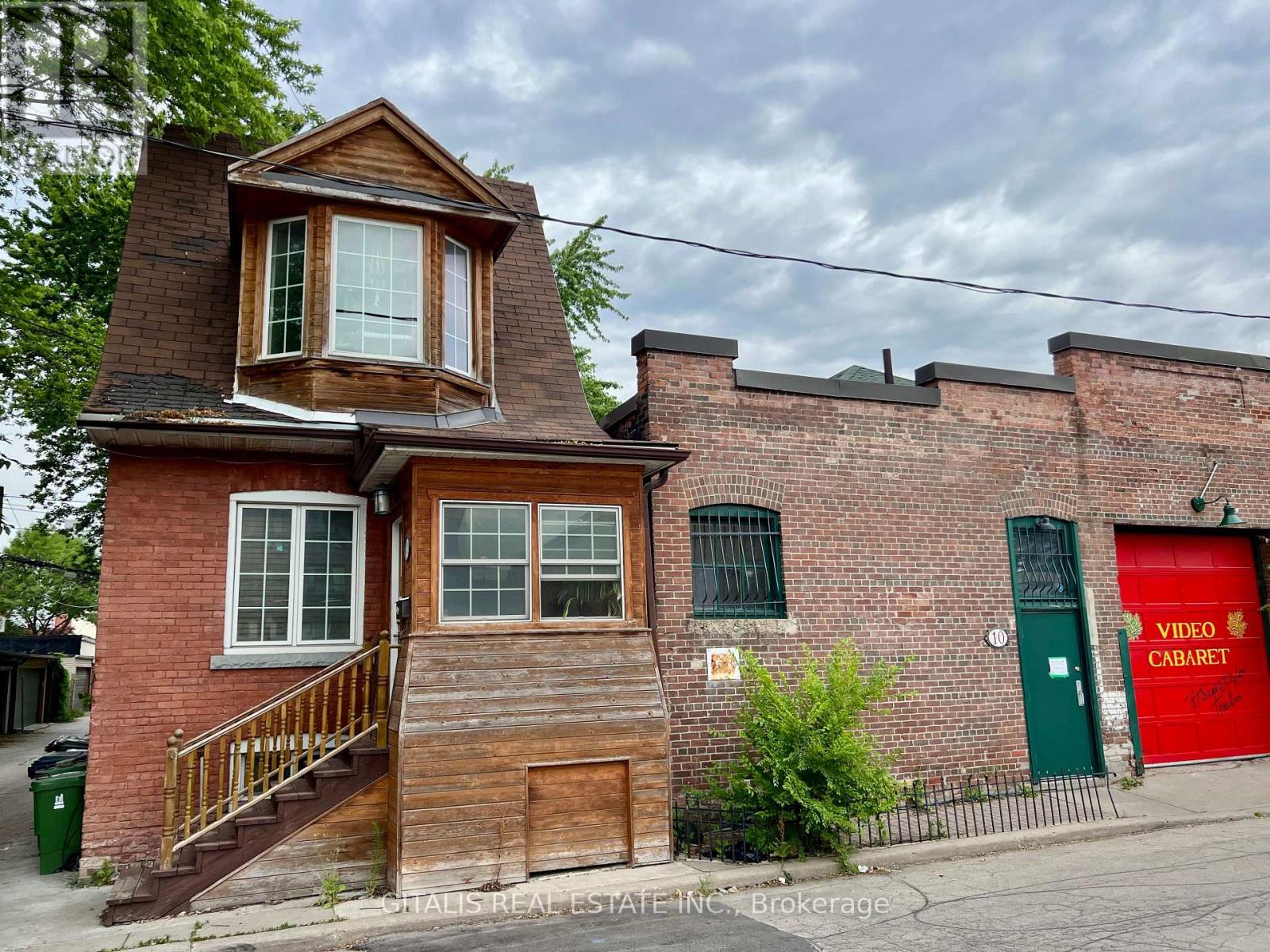 2 - 2 BUSY STREET, Toronto, Ontario