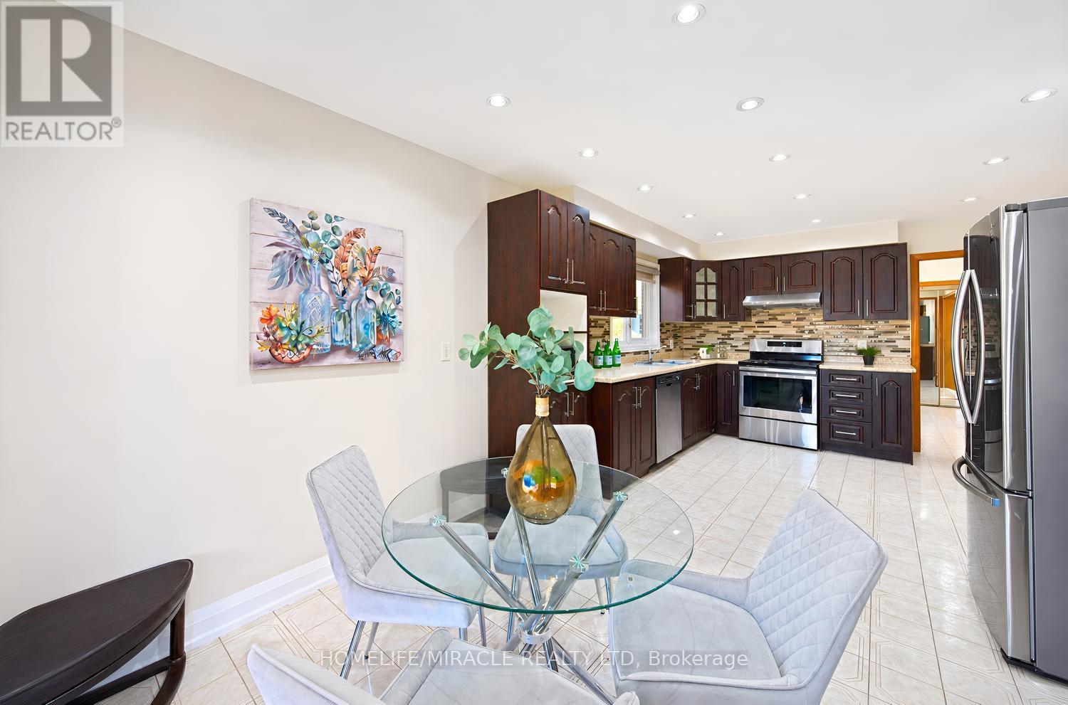 8 Loire Court, Toronto, Ontario  M9V 4Z7 - Photo 13 - W13833062