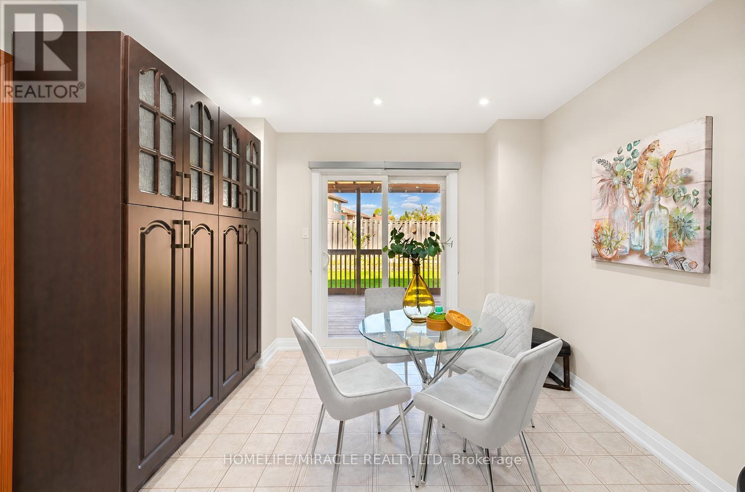 8 Loire Court, Toronto, Ontario  M9V 4Z7 - Photo 14 - W13833062