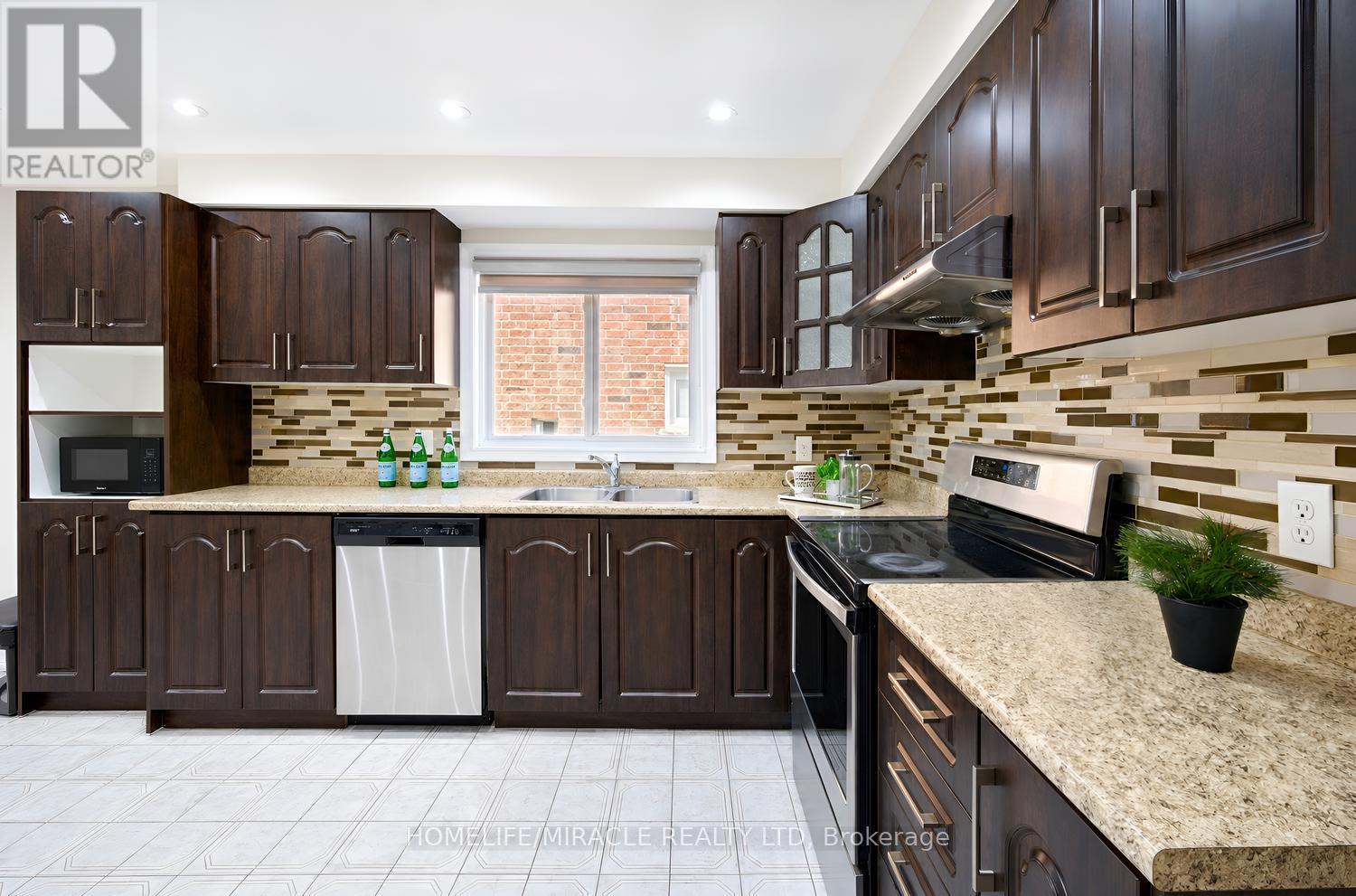 8 Loire Court, Toronto, Ontario  M9V 4Z7 - Photo 18 - W13833062