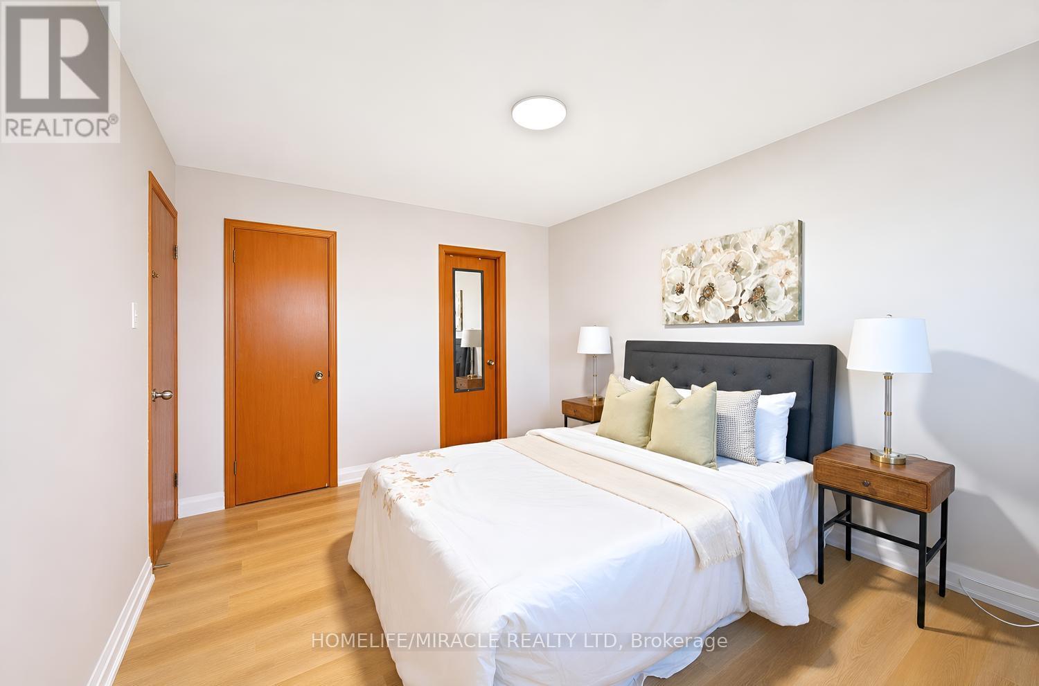 8 Loire Court, Toronto, Ontario  M9V 4Z7 - Photo 25 - W13833062