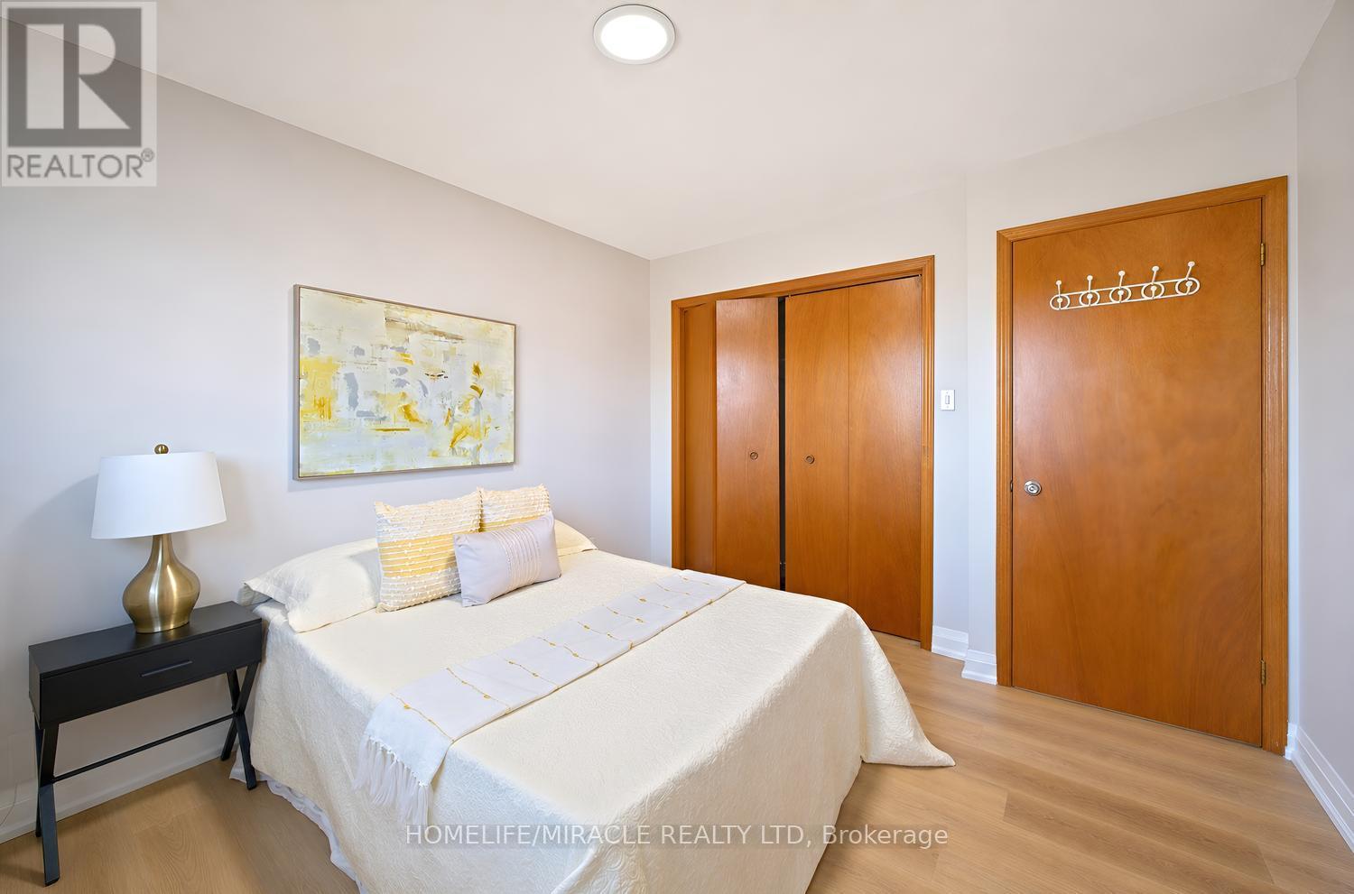 8 Loire Court, Toronto, Ontario  M9V 4Z7 - Photo 35 - W13833062
