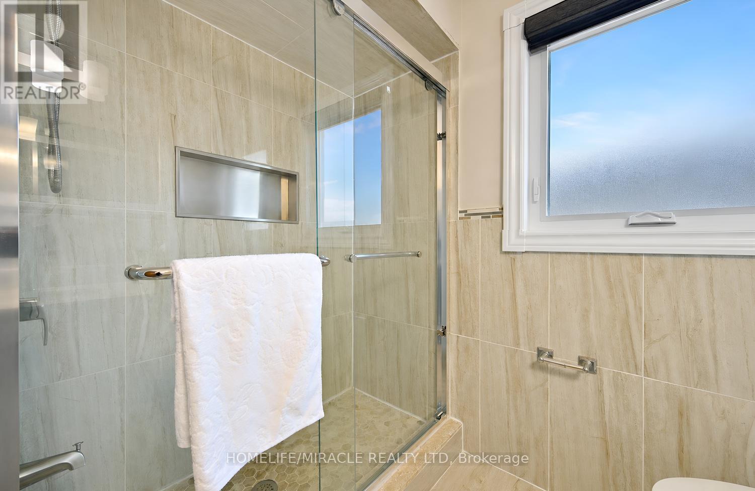 8 Loire Court, Toronto, Ontario  M9V 4Z7 - Photo 37 - W13833062