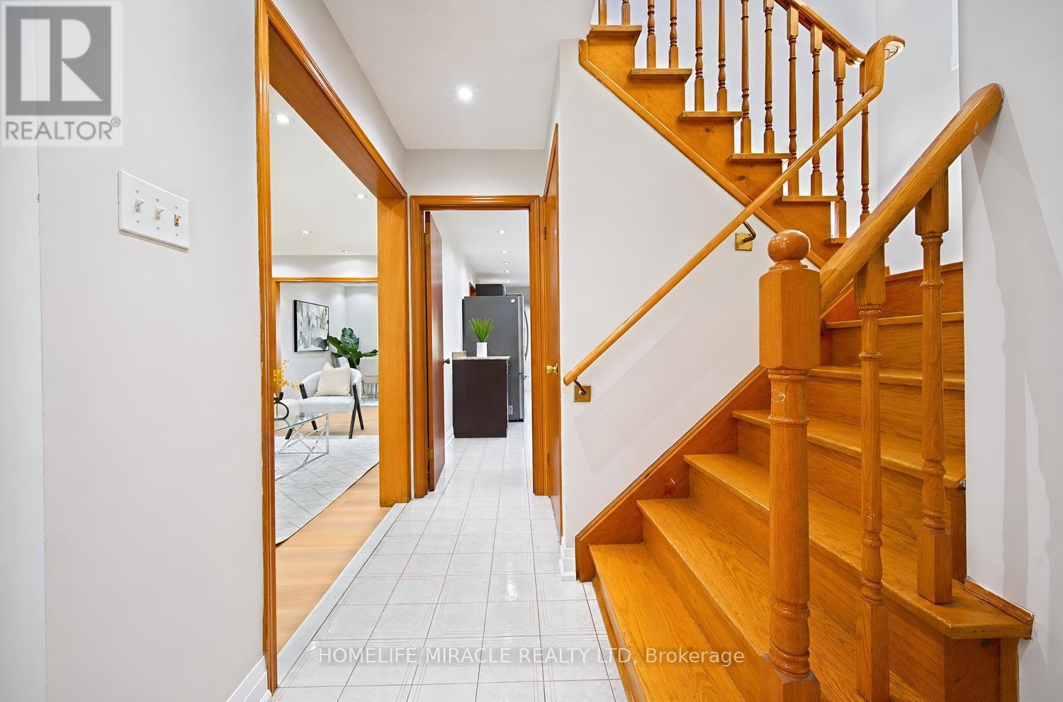 8 Loire Court, Toronto, Ontario  M9V 4Z7 - Photo 6 - W13833062