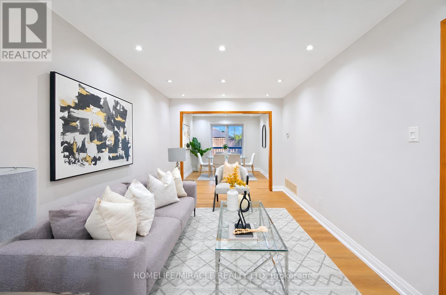 8 Loire Court, Toronto, Ontario  M9V 4Z7 - Photo 8 - W13833062