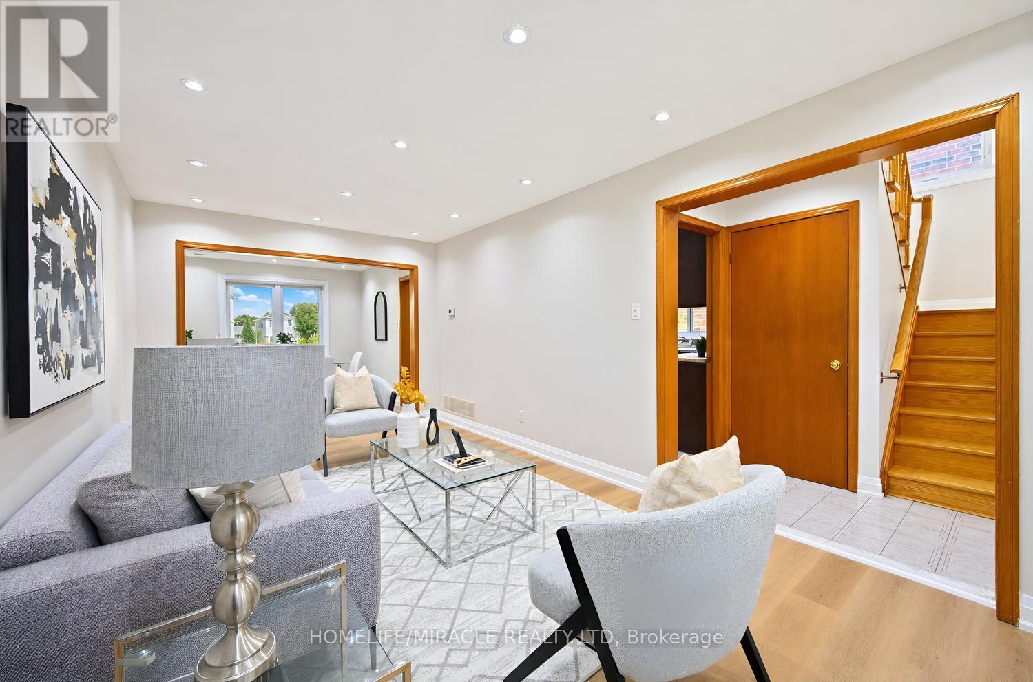 8 Loire Court, Toronto, Ontario  M9V 4Z7 - Photo 9 - W13833062