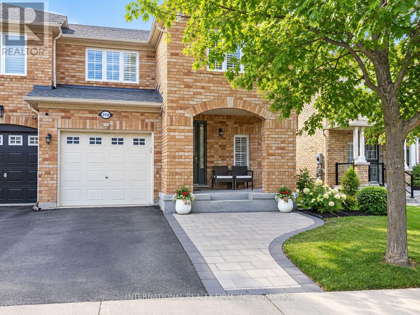 2588 VALLEYRIDGE DRIVE, Oakville, Ontario