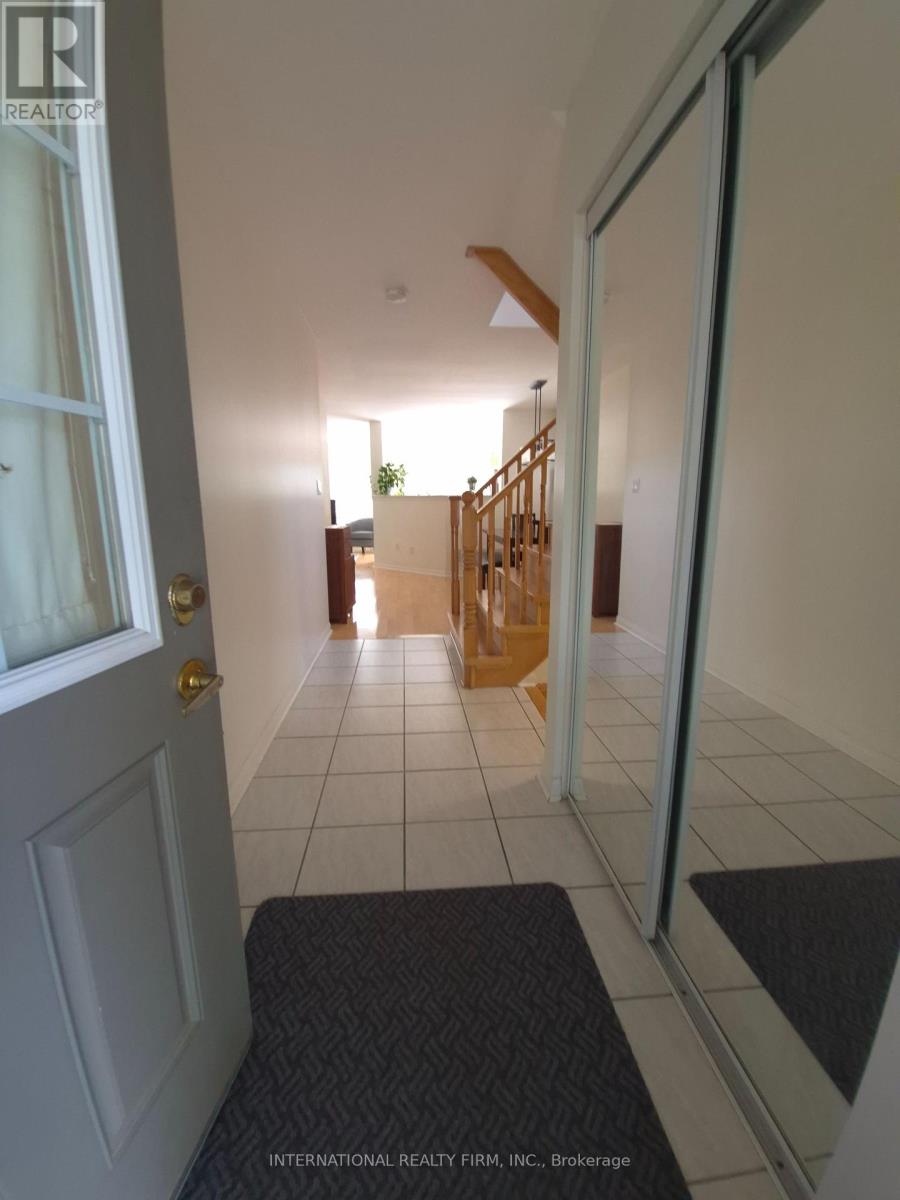 2588 Valleyridge Drive, Oakville, Ontario  L6M 5H5 - Photo 3 - W13833066