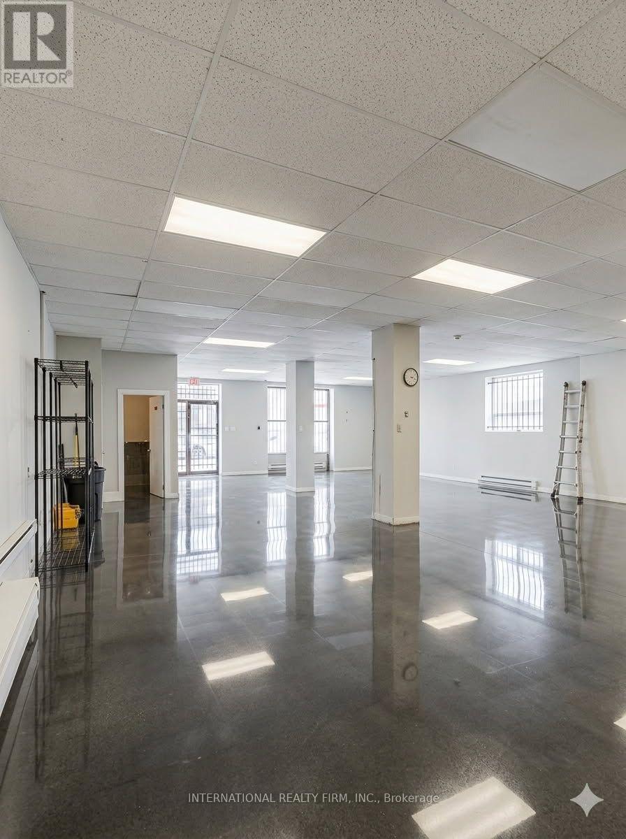 5 - 2696 St Clair Avenue W, Toronto, Ontario  M6N 1M2 - Photo 2 - W13833072