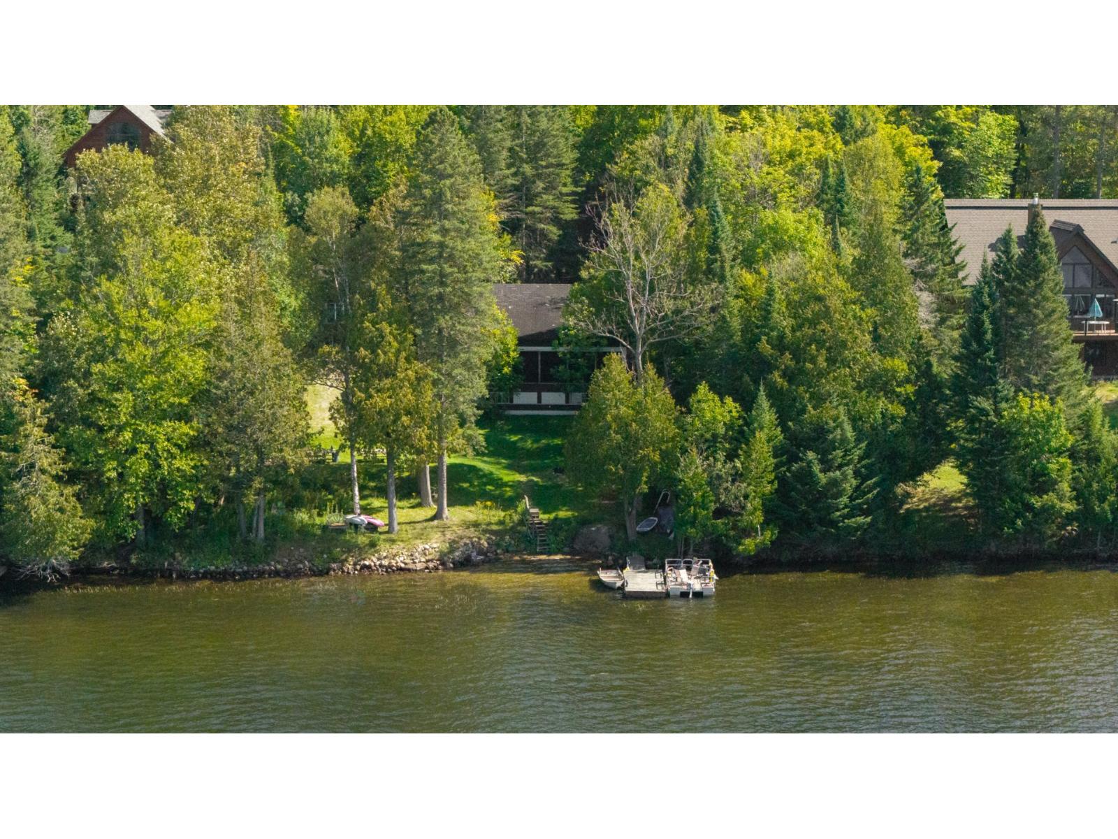 293-297 Ch. du Tour-du-Lac Lac-Supérieur Quebec Canada J0T1P0 3