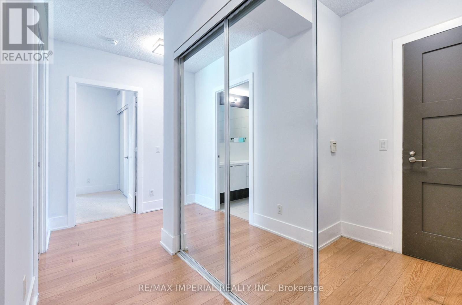 1605 - 300 Front Street W, Toronto, Ontario  M5V 0E9 - Photo 12 - C13833106