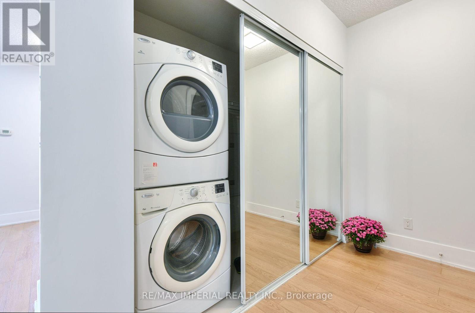 1605 - 300 Front Street W, Toronto, Ontario  M5V 0E9 - Photo 13 - C13833106