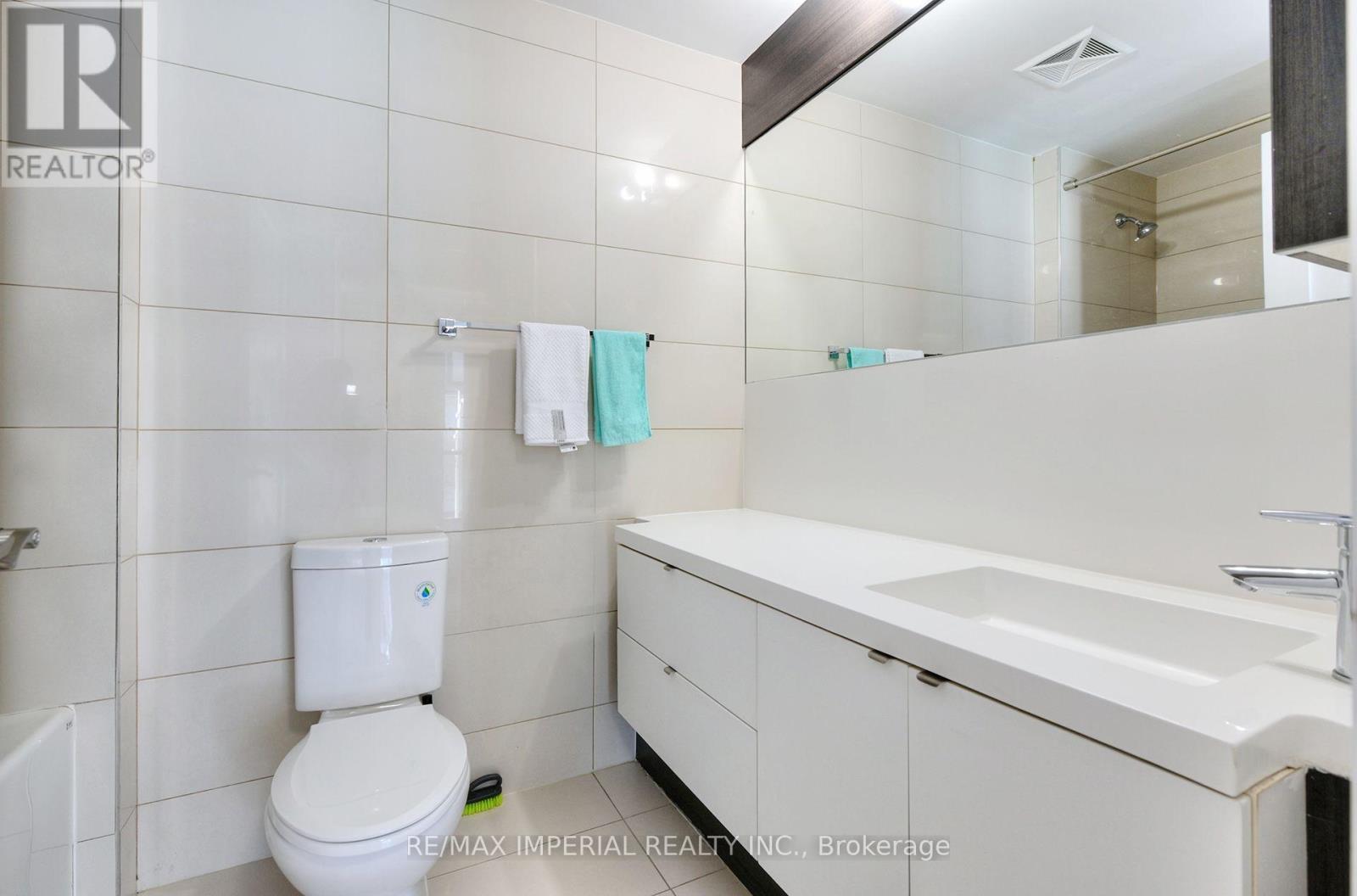1605 - 300 Front Street W, Toronto, Ontario  M5V 0E9 - Photo 14 - C13833106