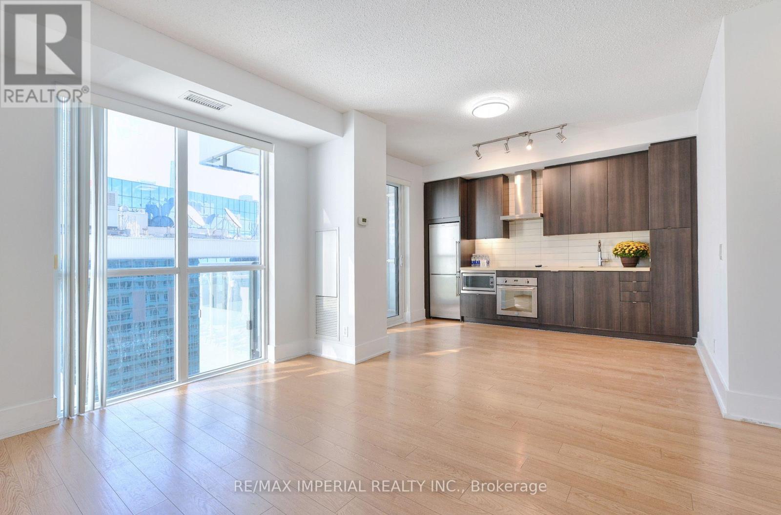 1605 - 300 Front Street W, Toronto, Ontario  M5V 0E9 - Photo 2 - C13833106