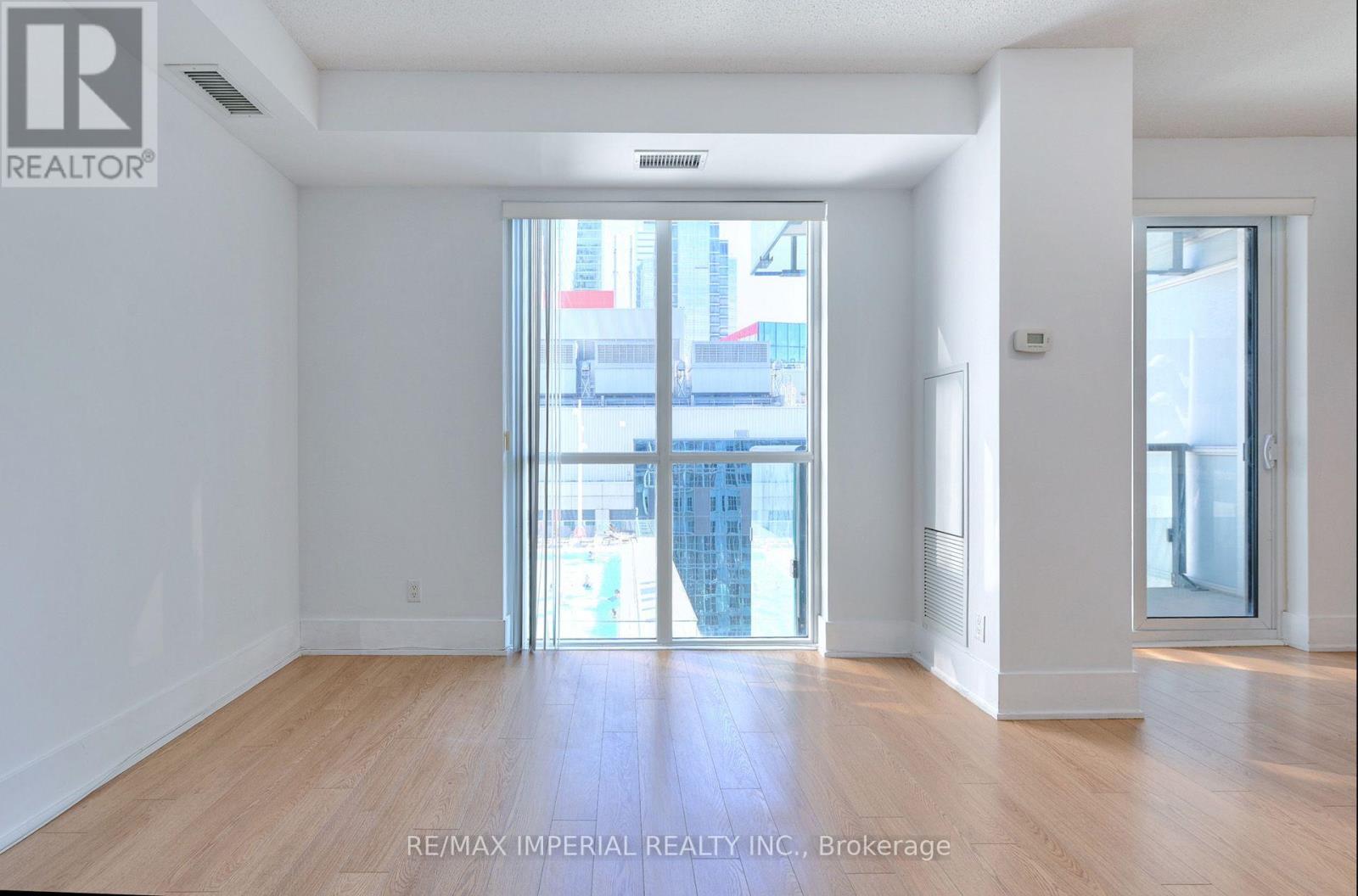 1605 - 300 Front Street W, Toronto, Ontario  M5V 0E9 - Photo 7 - C13833106