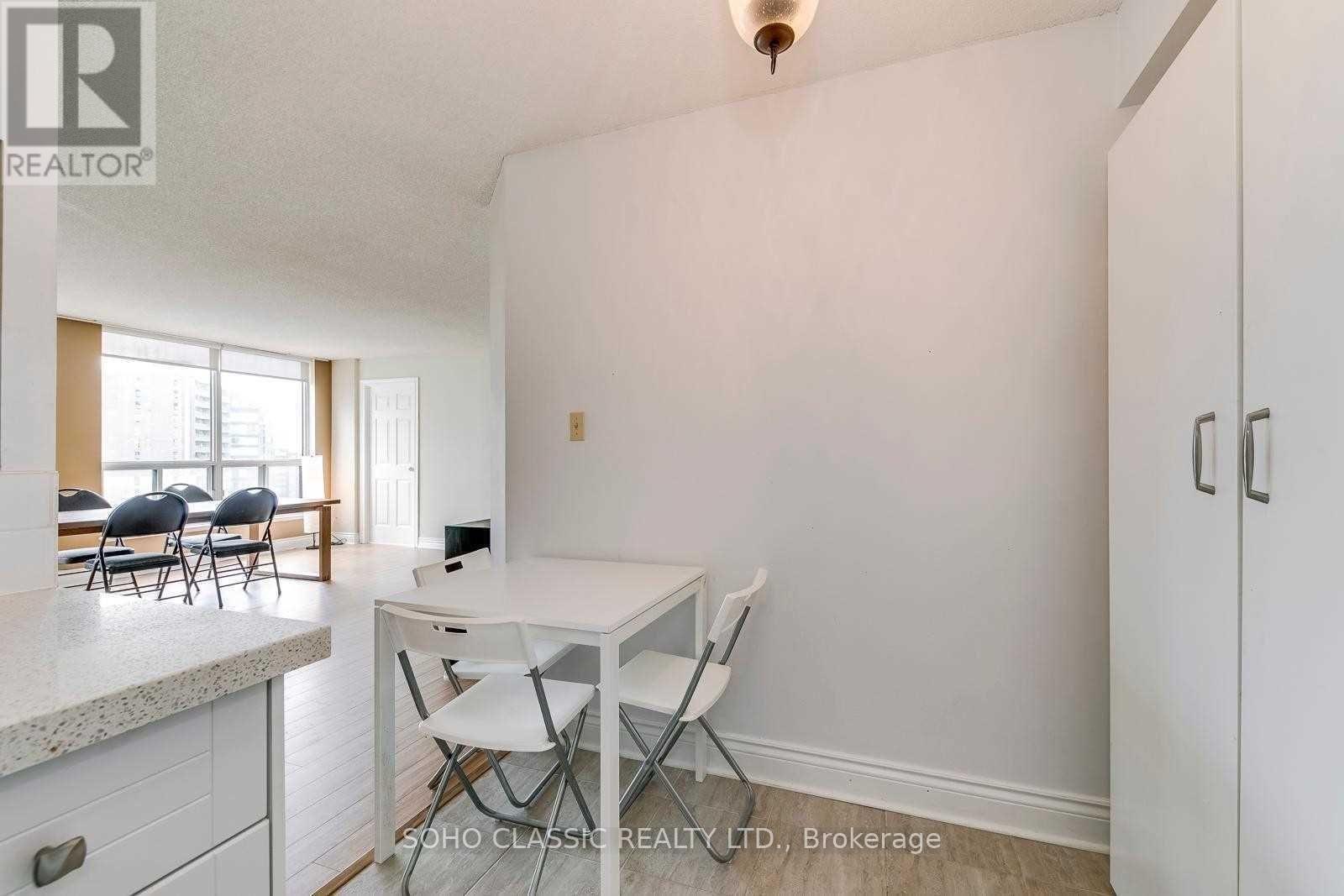 1811 - 24 Wellesley Street W, Toronto, Ontario M4Y 2X6 - Photo 18 - C13833110
