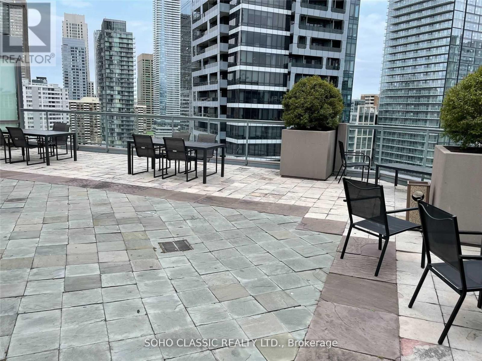 1811 - 24 Wellesley Street W, Toronto, Ontario M4Y 2X6 - Photo 3 - C13833110