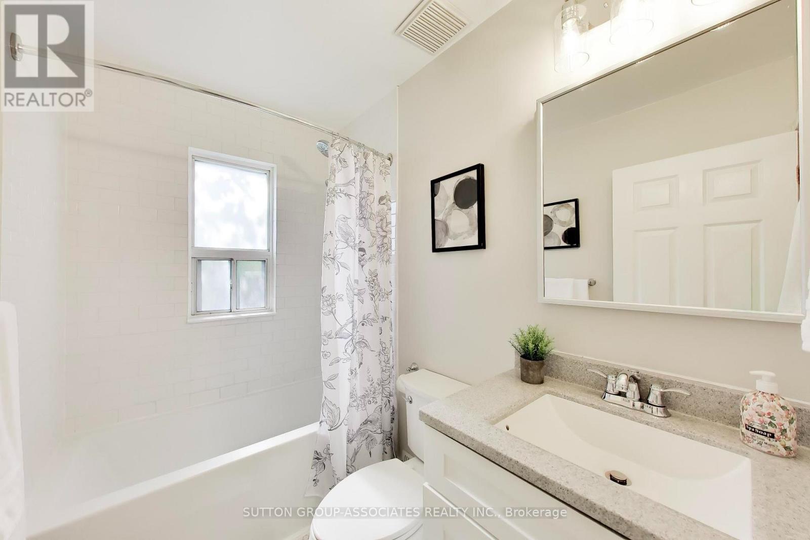 4 Bellhaven Road, Toronto, Ontario  M4L 3J5 - Photo 11 - E13833114
