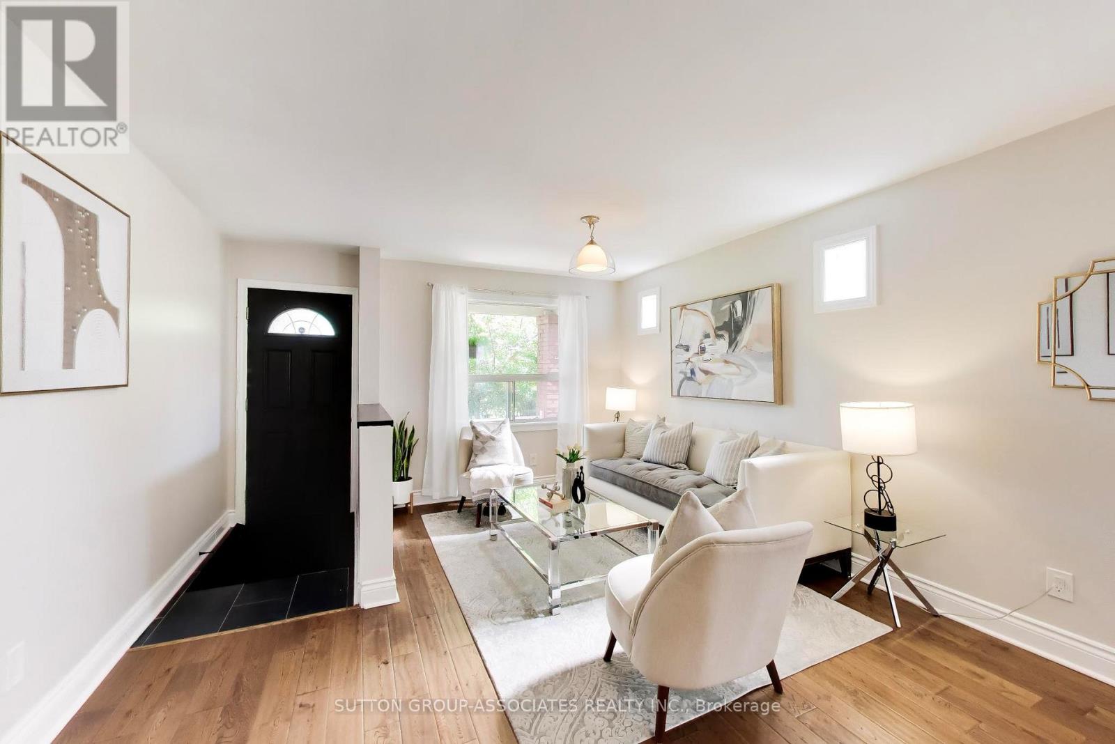 4 Bellhaven Road, Toronto, Ontario  M4L 3J5 - Photo 3 - E13833114