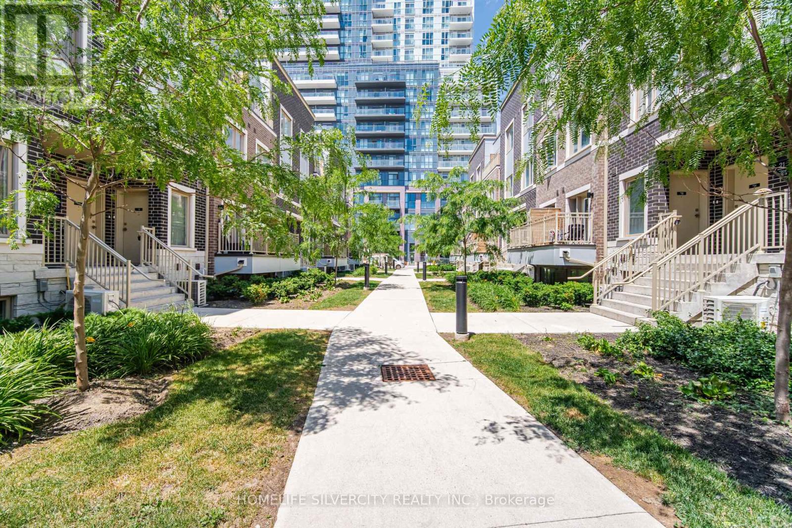 13 - 11 Honeycrisp Crescent, Vaughan, Ontario L4K 0N6 - Photo 3 - N13833126