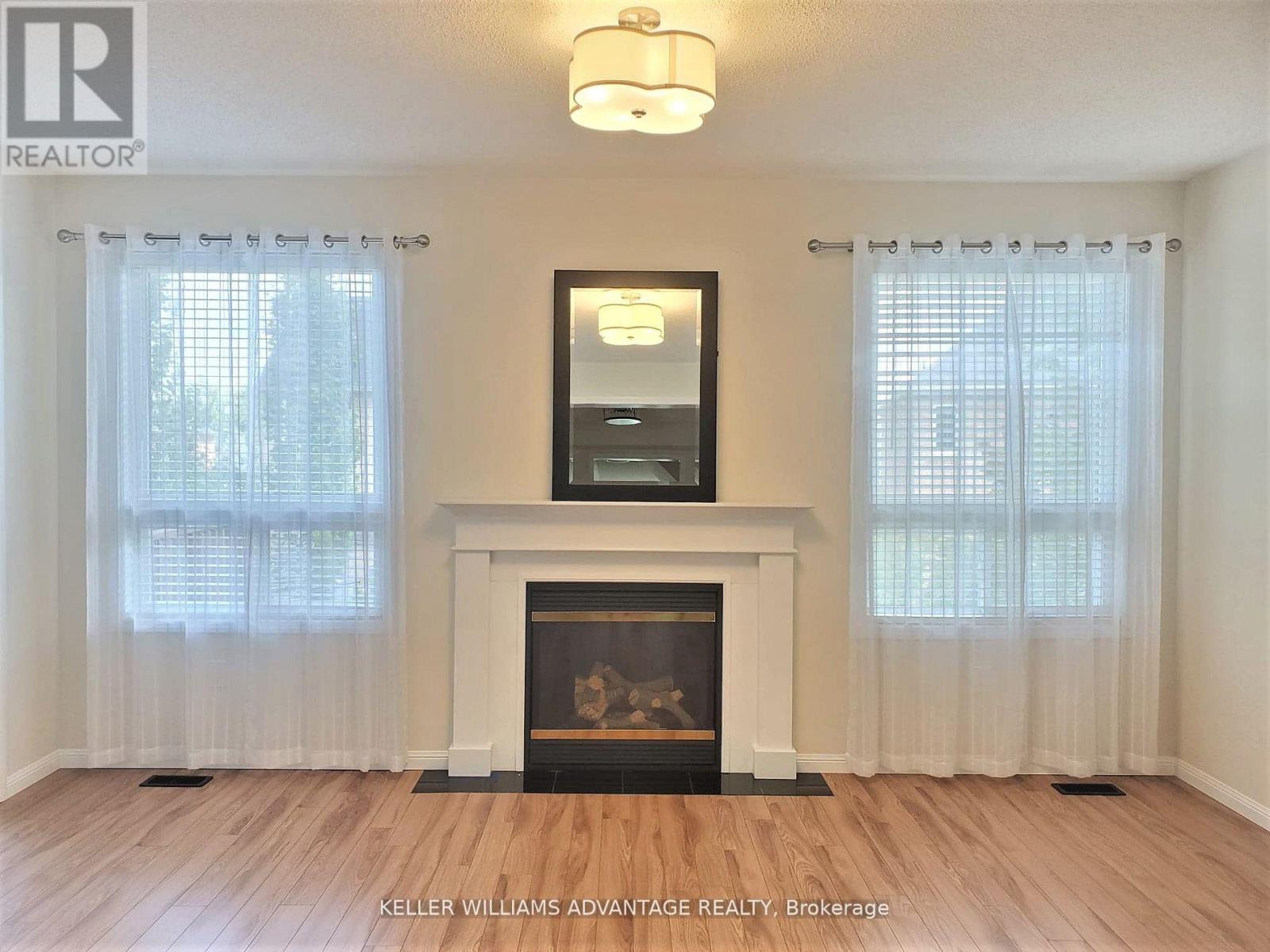 3827 Janice Drive, Mississauga, Ontario  L5M 7Y6 - Photo 3 - W13833122