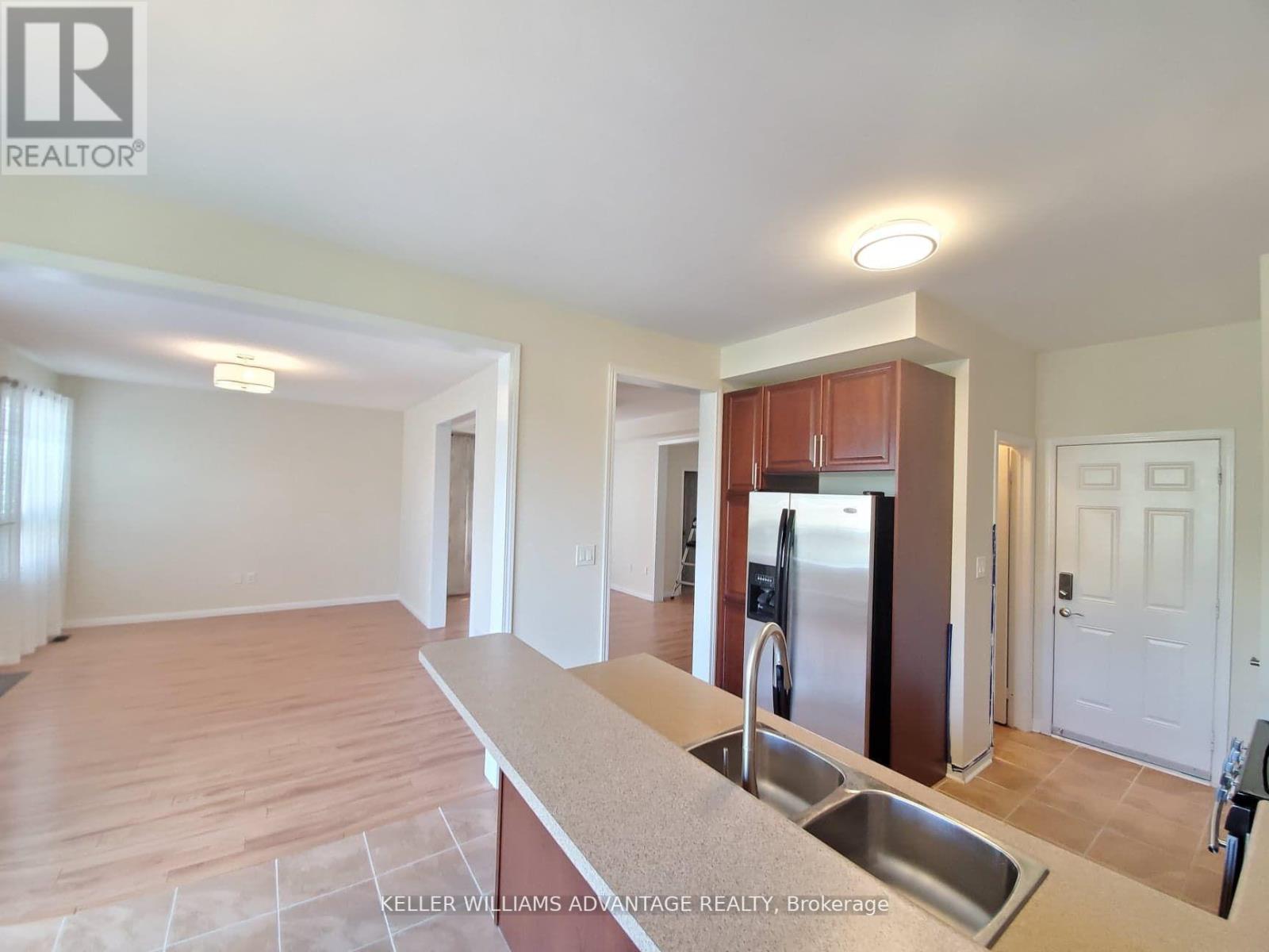 3827 Janice Drive, Mississauga, Ontario  L5M 7Y6 - Photo 7 - W13833122