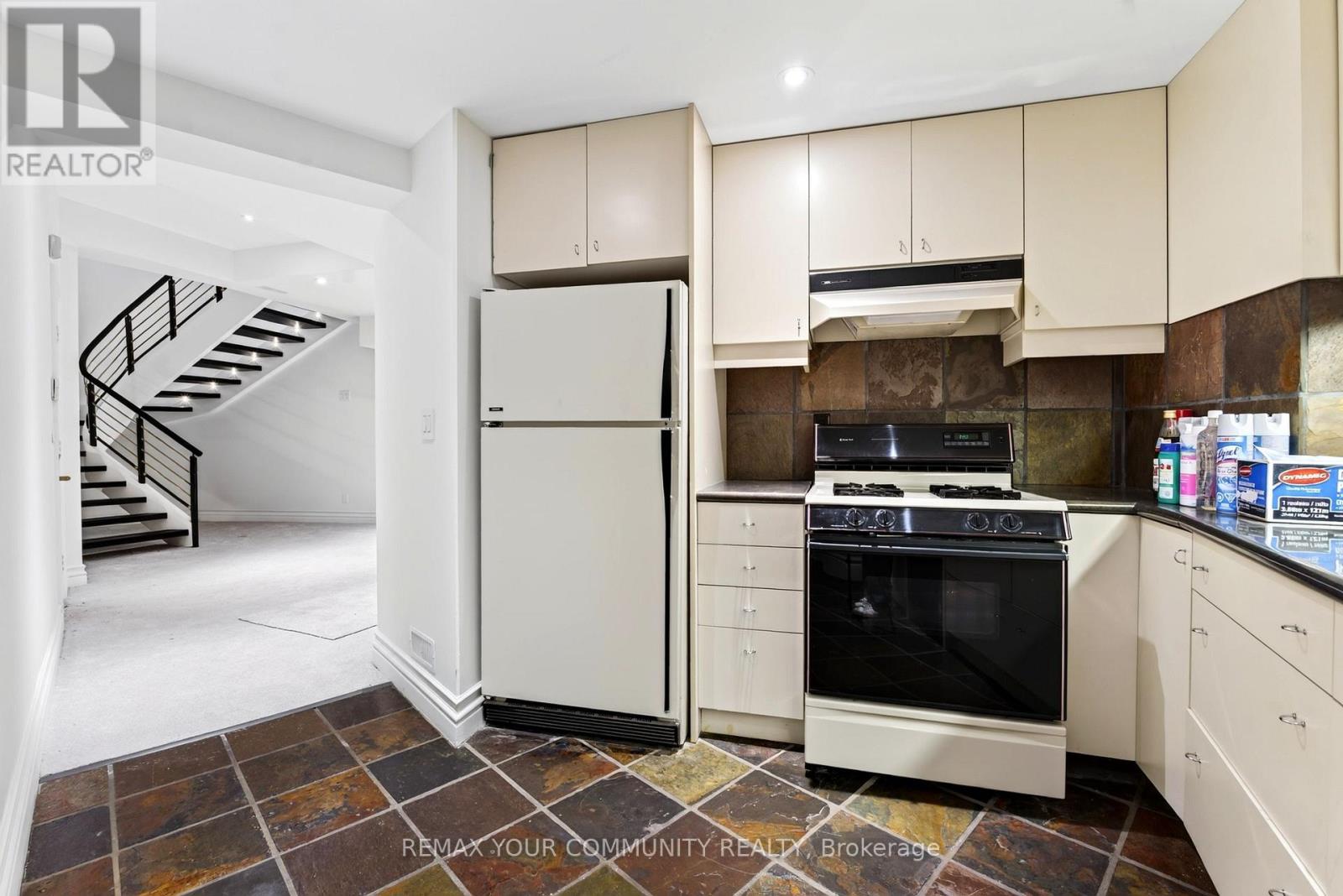 76 Silver Fox Place, Vaughan, Ontario  L6A 1G2 - Photo 41 - N13752768