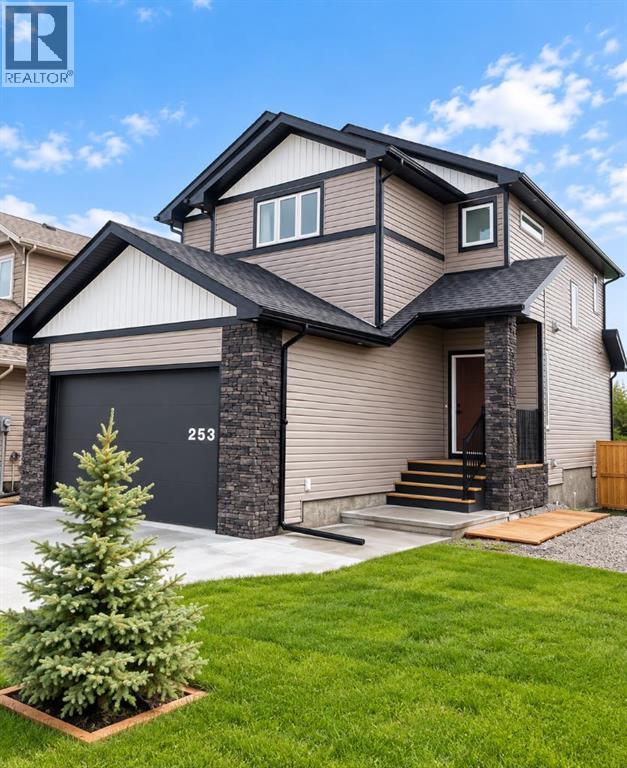 253 Rivergrove Chase W, Lethbridge, Alberta  T1K 8H8 - Photo 2 - A2332547