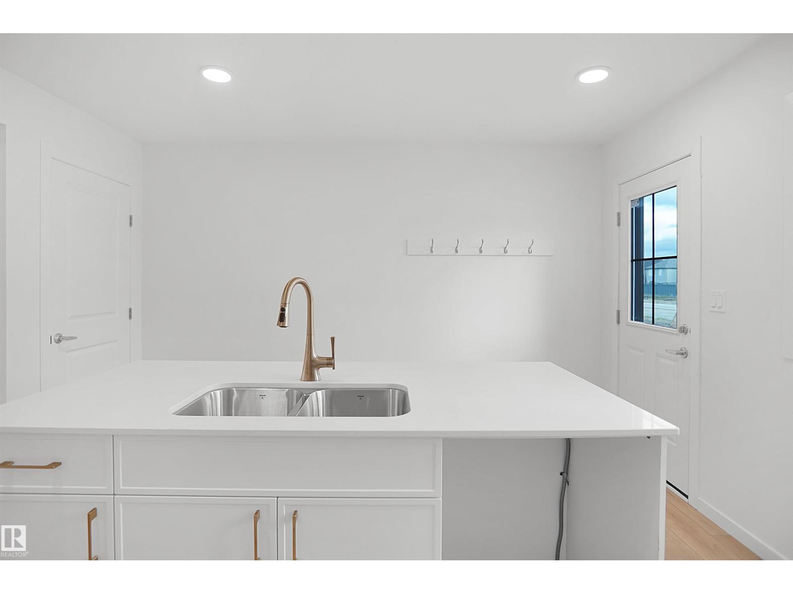 #74 3705 141 ST SW