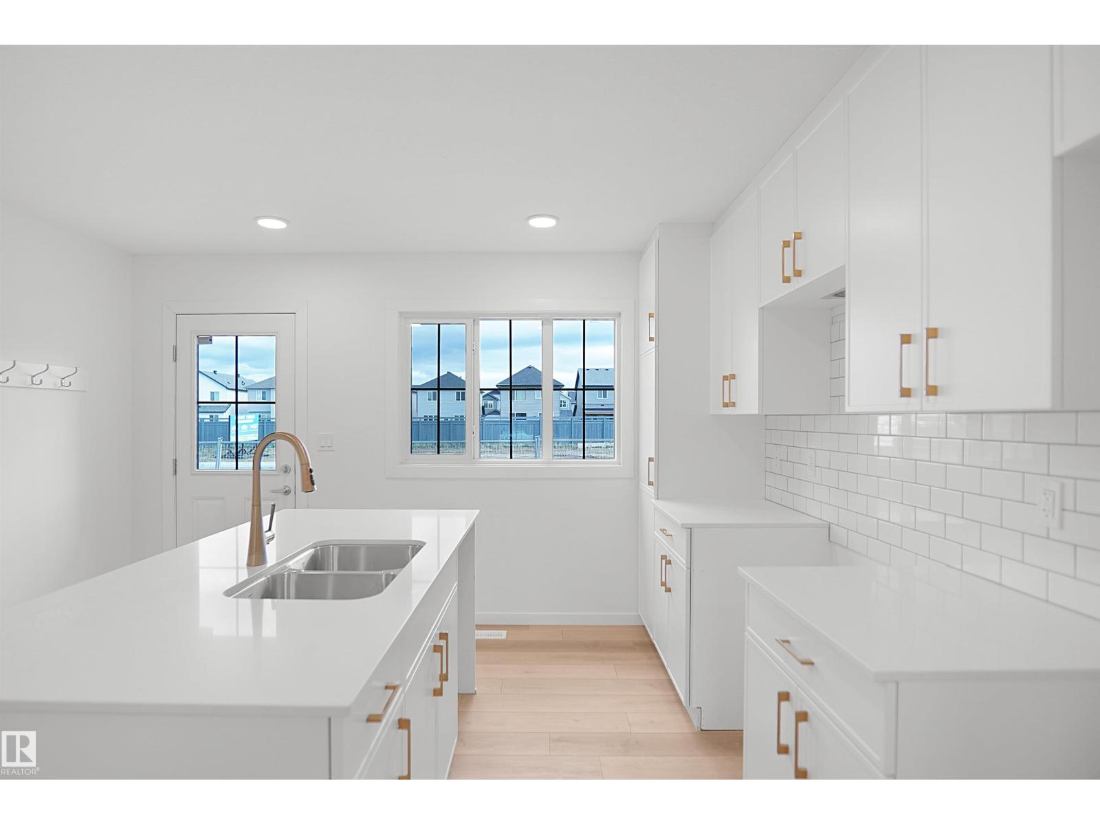 #74 3705 141 ST SW