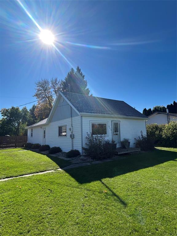 941 Third Avenue, Carberry, Manitoba  R0K 0H0 - Photo 0 - 202624261