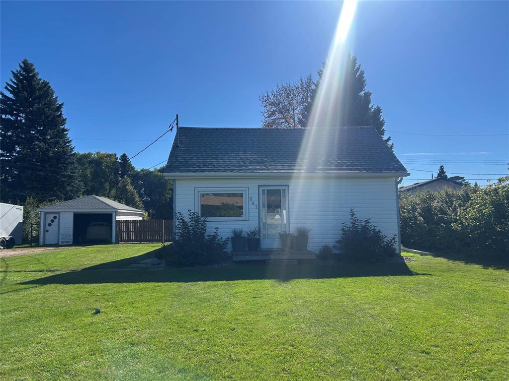 941 Third Avenue, Carberry, Manitoba  R0K 0H0 - Photo 1 - 202624261
