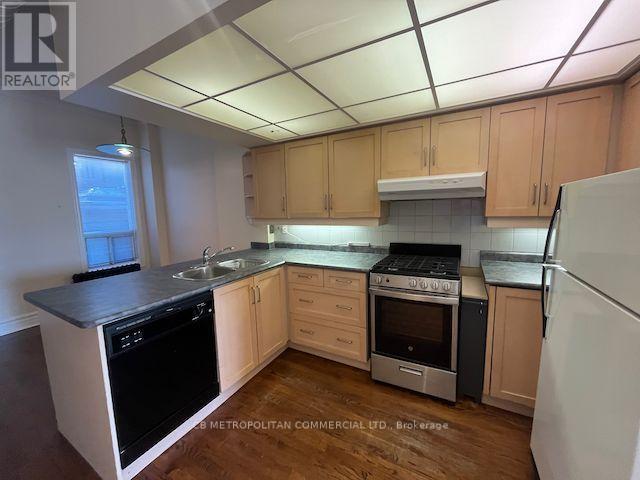 401 Spadina Avenue, Toronto, Ontario  M5T 2G6 - Photo 2 - C13833158
