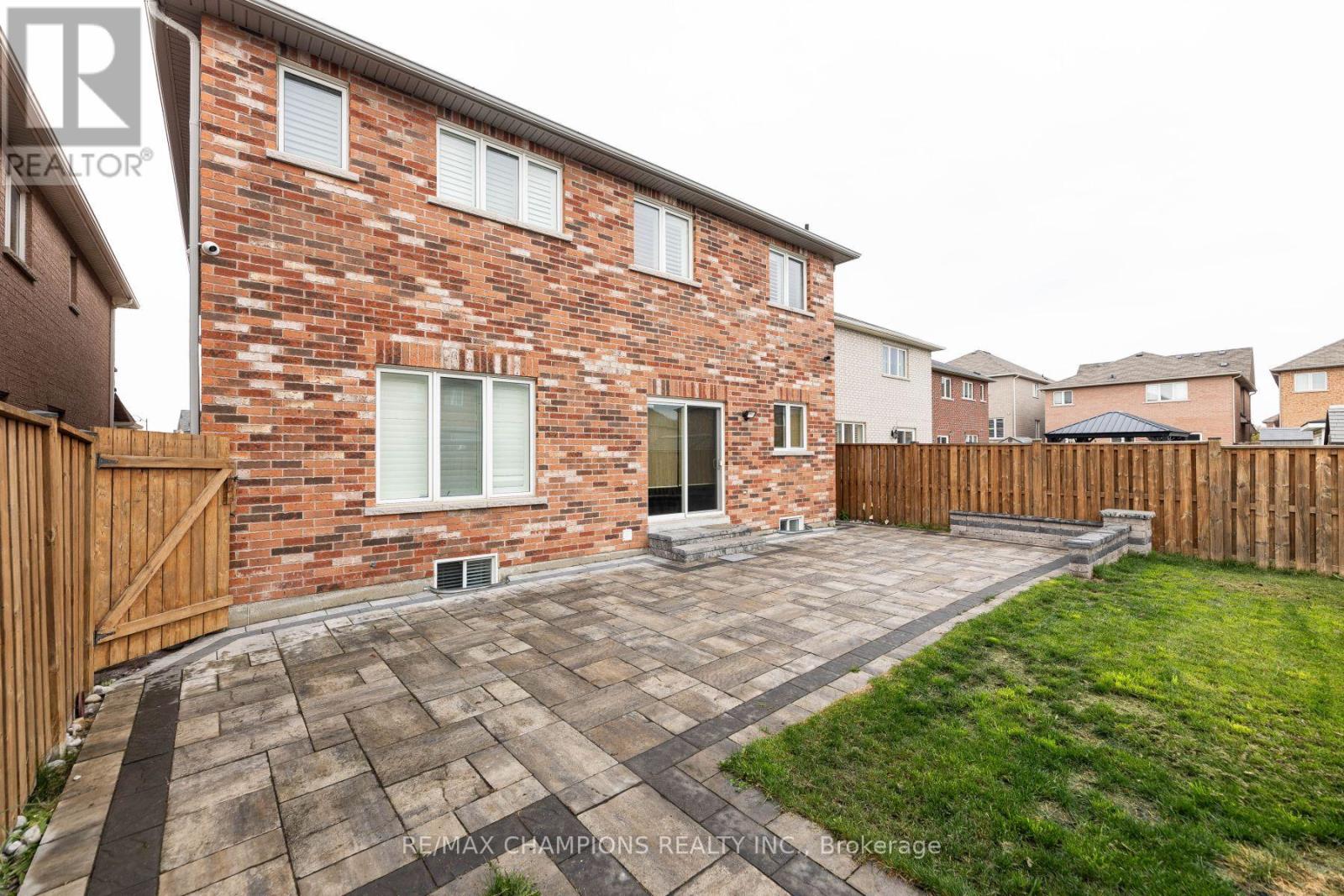Upper - 89 Bayhampton Drive, Brampton, Ontario  L6P 3A8 - Photo 14 - W13833152