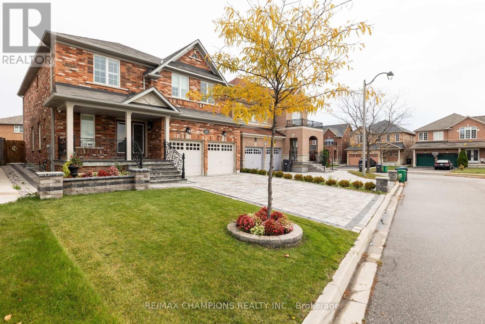 Upper - 89 Bayhampton Drive, Brampton, Ontario  L6P 3A8 - Photo 2 - W13833152