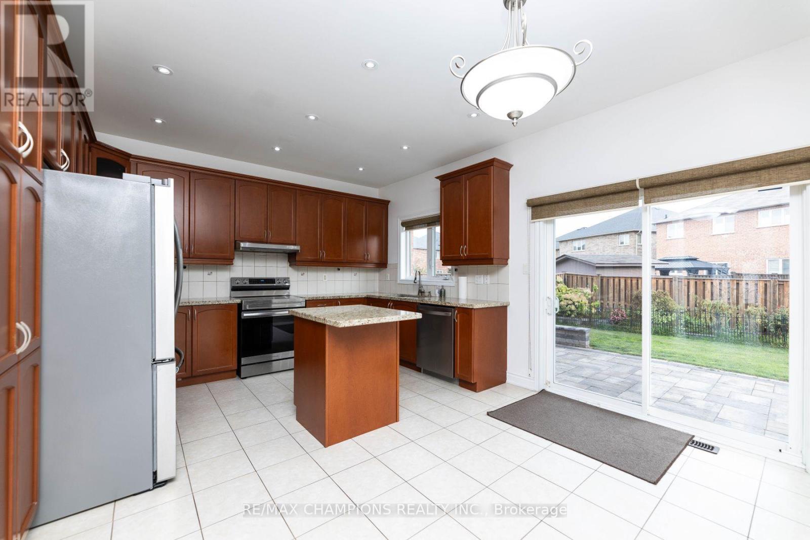 Upper - 89 Bayhampton Drive, Brampton, Ontario  L6P 3A8 - Photo 33 - W13833152