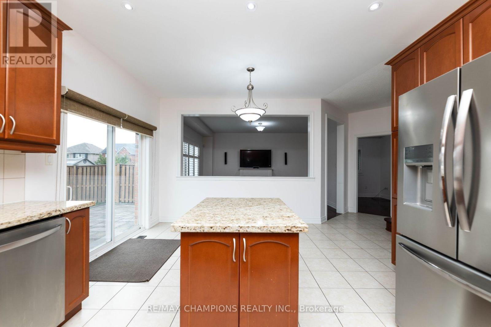 Upper - 89 Bayhampton Drive, Brampton, Ontario  L6P 3A8 - Photo 38 - W13833152