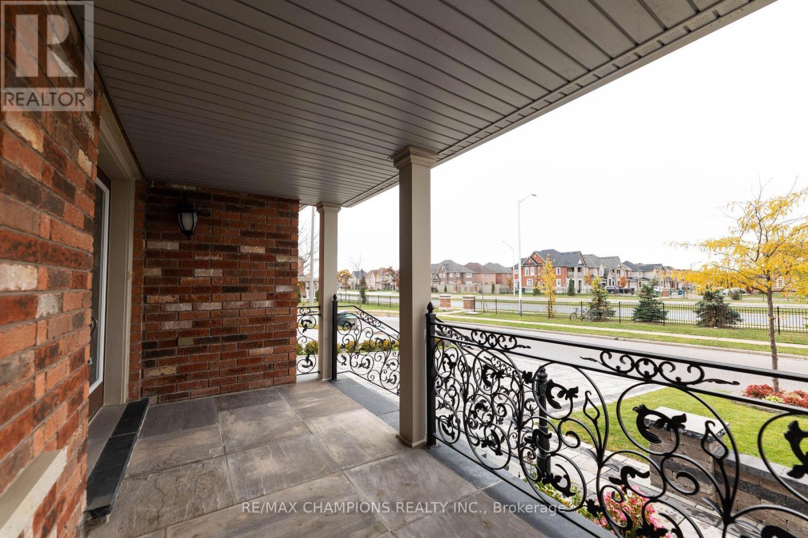 Upper - 89 Bayhampton Drive, Brampton, Ontario  L6P 3A8 - Photo 8 - W13833152
