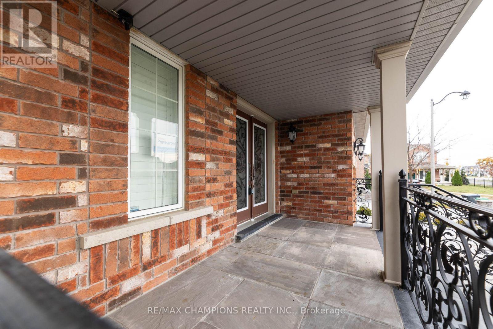 Upper - 89 Bayhampton Drive, Brampton, Ontario  L6P 3A8 - Photo 9 - W13833152