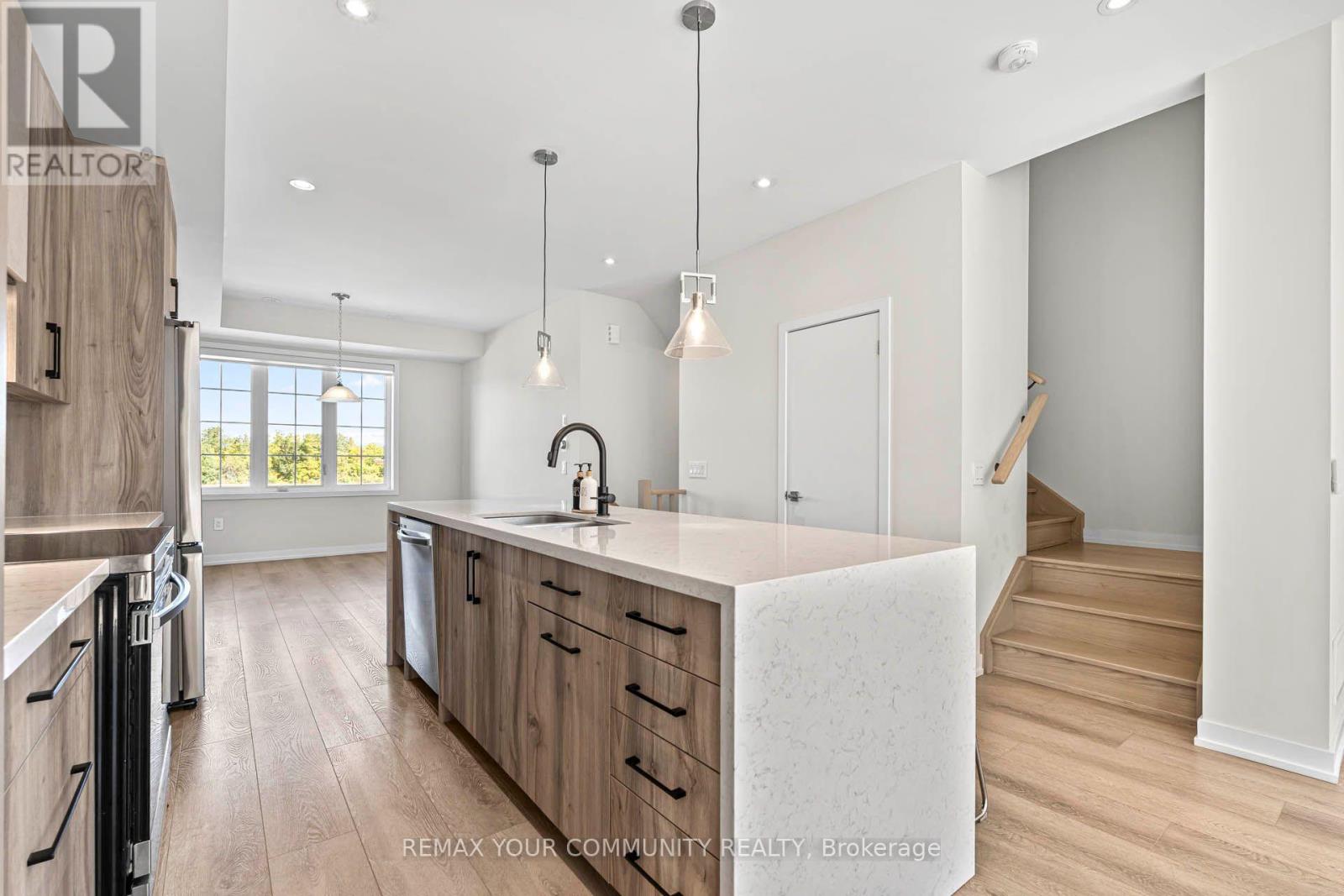 3062 Harasym Trail, Oakville, Ontario  L6M 5R2 - Photo 6 - W13833176