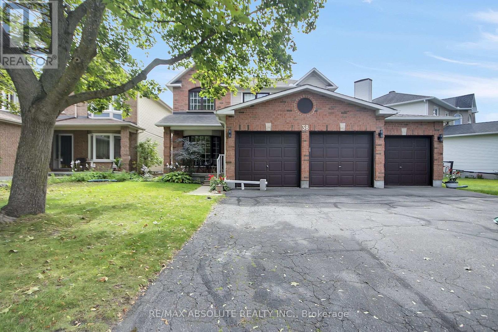 38 FORESTGLADE CRESCENT, Ottawa, Ontario