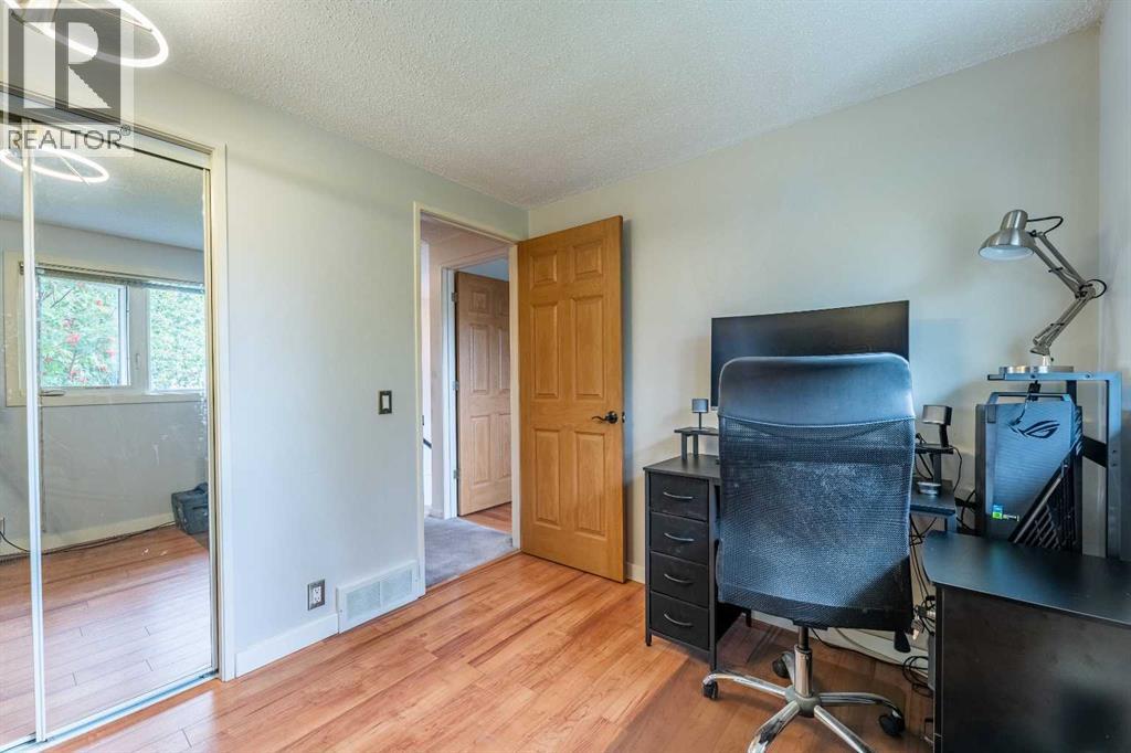 40 Fonda Crescent SE