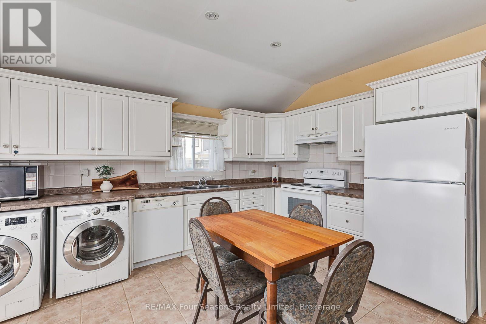 511 Oxbow Park Drive, Wasaga Beach, Ontario  L9Z 2T9 - Photo 10 - S13833198