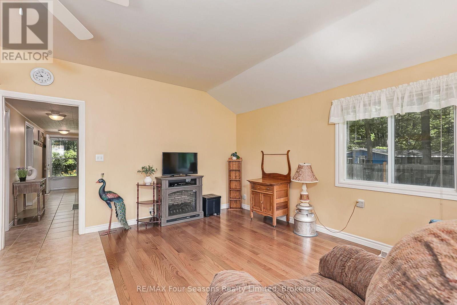 511 Oxbow Park Drive, Wasaga Beach, Ontario  L9Z 2T9 - Photo 13 - S13833198