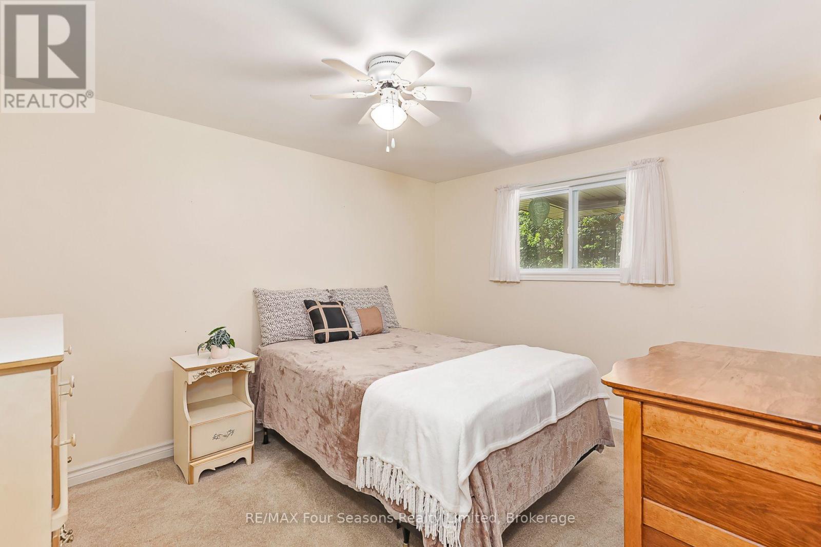 511 Oxbow Park Drive, Wasaga Beach, Ontario  L9Z 2T9 - Photo 17 - S13833198