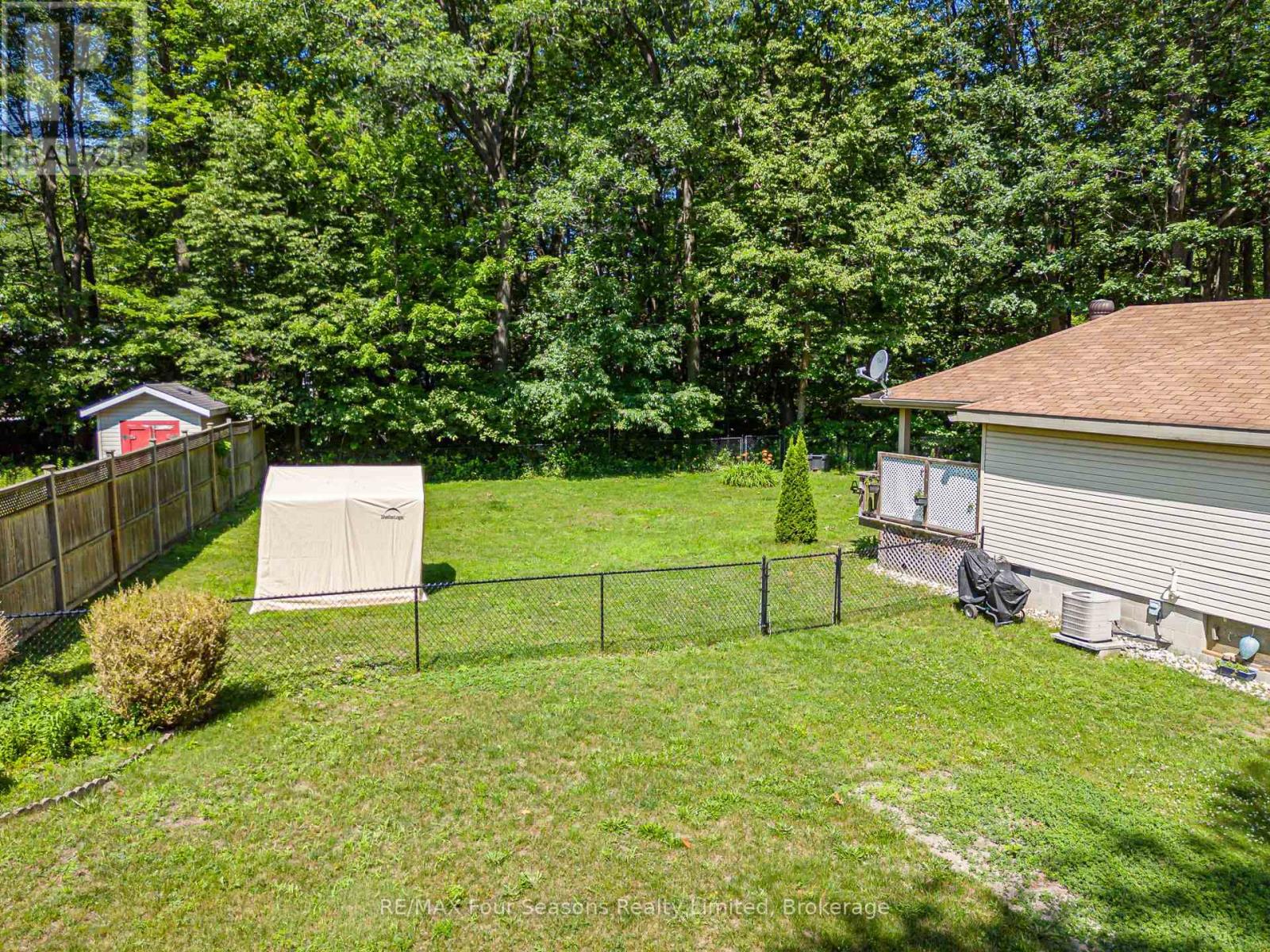511 Oxbow Park Drive, Wasaga Beach, Ontario  L9Z 2T9 - Photo 34 - S13833198